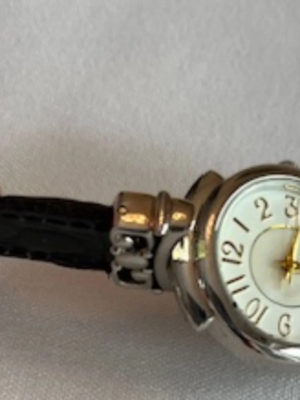 AVON | Two-sided Brown or Black Leather Band Reversible Watch-EUC-NEW Battery